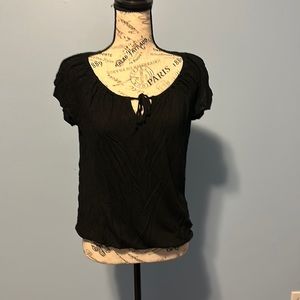 Old navy shirt sleeved shirt